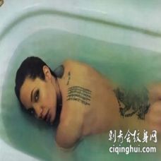 安吉丽娜朱莉纹身